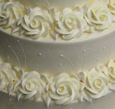 off-white roses wedding cake