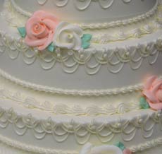 drop strings and pink roses wedding cake