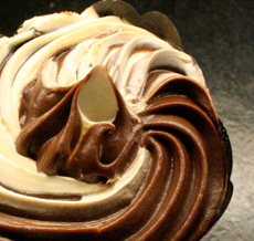 chocolate vanilla swirl cupcake